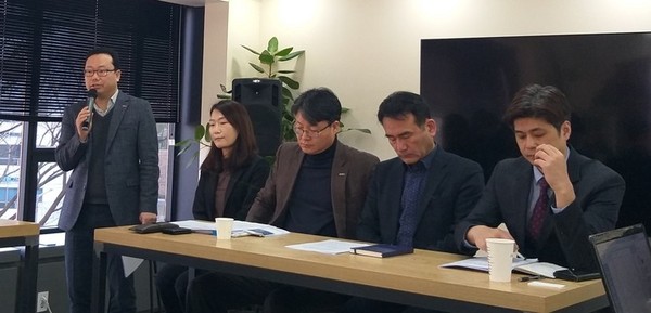 엄보영 산업진흥본부장(왼쪽)을 비롯한 진흥원 임직원들이 ‘K-BIC STAR DAY’와 관련한 기자간담회에서 투자 성과와 함께 올해 운영계획을 설명하고 있다.