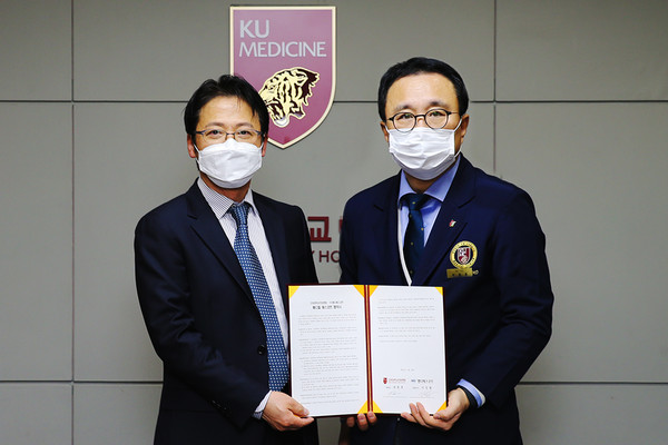 박종훈 병원장(오른쪽)과 이상달 대표