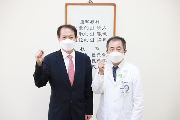 (왼쪽부터) 박태근 회장-황의환 병원장