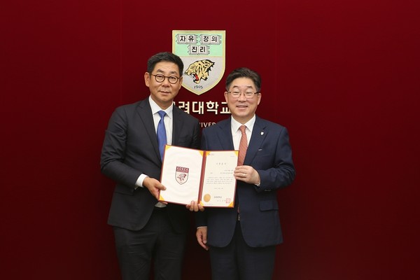 (왼쪽부터) 신석우 대표, 김동원 총장